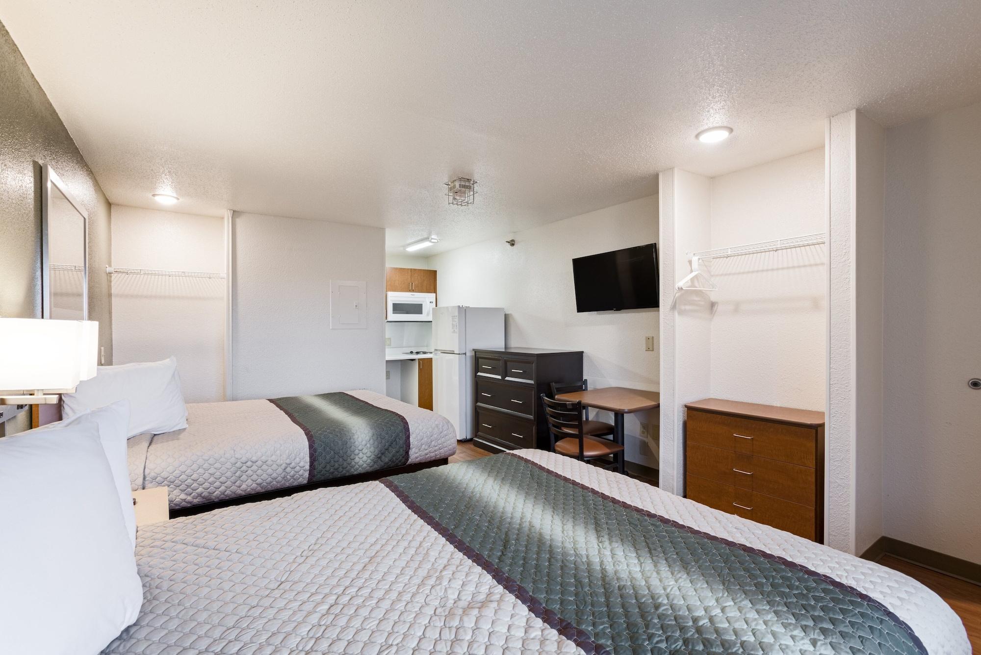 โฮมทาวน์ สตูดิโอส์ ดีทรอยต์ - ลิโวเนีย Motel ภายนอก รูปภาพ