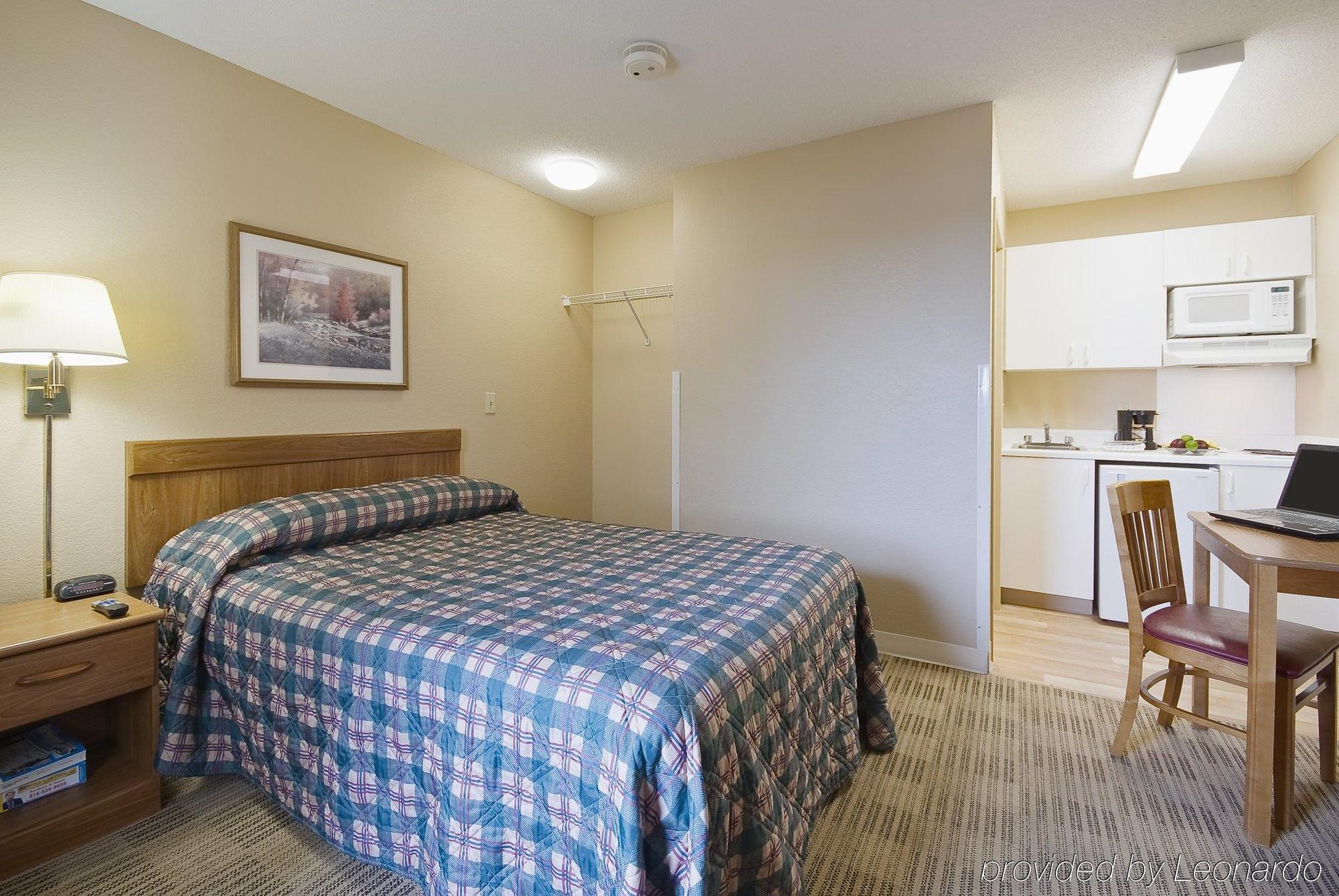 โฮมทาวน์ สตูดิโอส์ ดีทรอยต์ - ลิโวเนีย Motel ภายนอก รูปภาพ